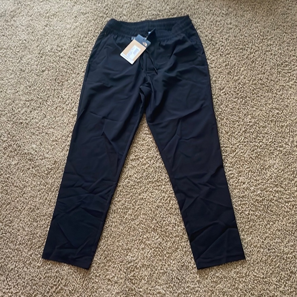 I am selling black north face pants in a women’s small.